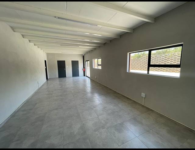 1,214M² WAREHOUSE TO LET IN COSMO BUSINESS PARK